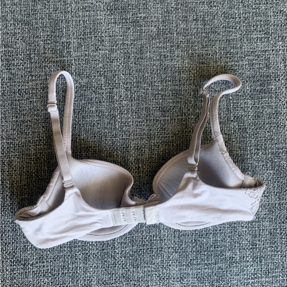 Victoria Secret Bra - Picture 2 of 3